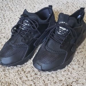 BRAND NEW Black Shoes